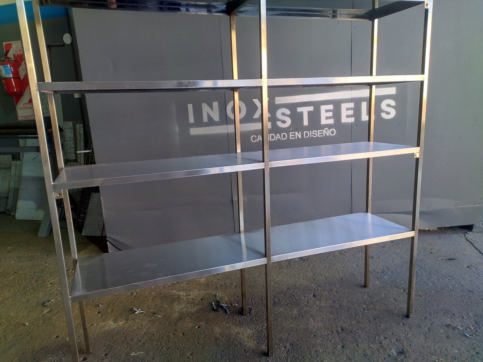Estantería para cámara frigorífica en acero inoxidable fabricada a medida por INOXSTEELS