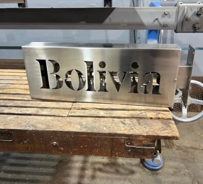 Cartel con iluminacion LED en acero INOXIDABLE para BOLIVIA - INOXSTEELS
