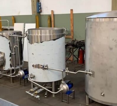 Equipo cervecero con cañeria todo en acero inoxidable - INOXSTEELS