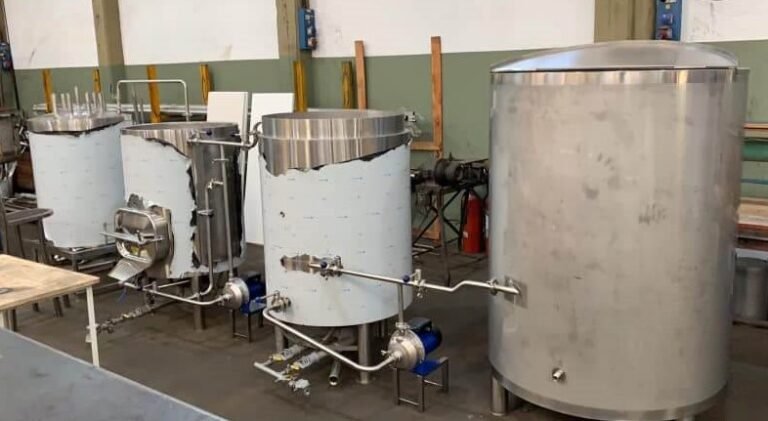 INOXSTEELS | Fabricación en Acero Inoxidable a Medida en Argentina 7 Equipo cervecero con cañeria todo en acero inoxidable - INOXSTEELS