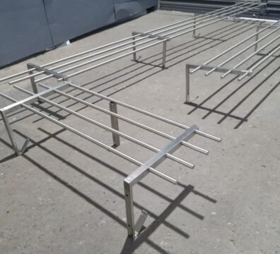 Estantes de diseño en acero inoxidable - INOXSTEELS