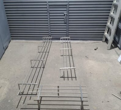 Estantes de diseño en acero inoxidable - INOXSTEELS