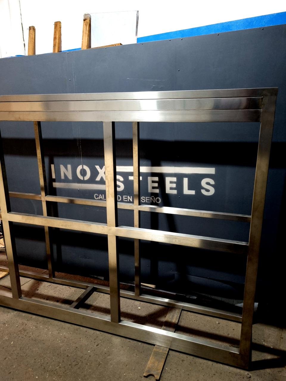 Estructura para cabina de laboratorio en acero inoxidable - INOXSTEELS