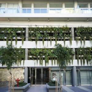 INOXSTEELS | Fabricación en Acero Inoxidable a Medida en Argentina 19 FRENTE DE EDIFICIO Y MACETEROS- ACERO INOXIDABLE- INOXSTEELS