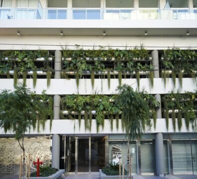 FRENTE DE EDIFICIO Y MACETEROS- ACERO INOXIDABLE- INOXSTEELS