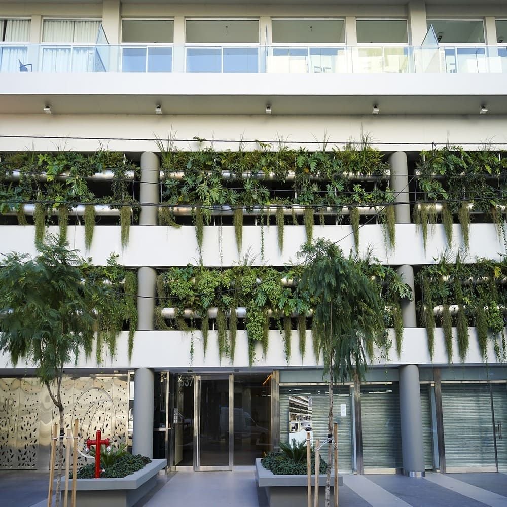 FRENTE DE EDIFICIO Y MACETEROS- ACERO INOXIDABLE- INOXSTEELS