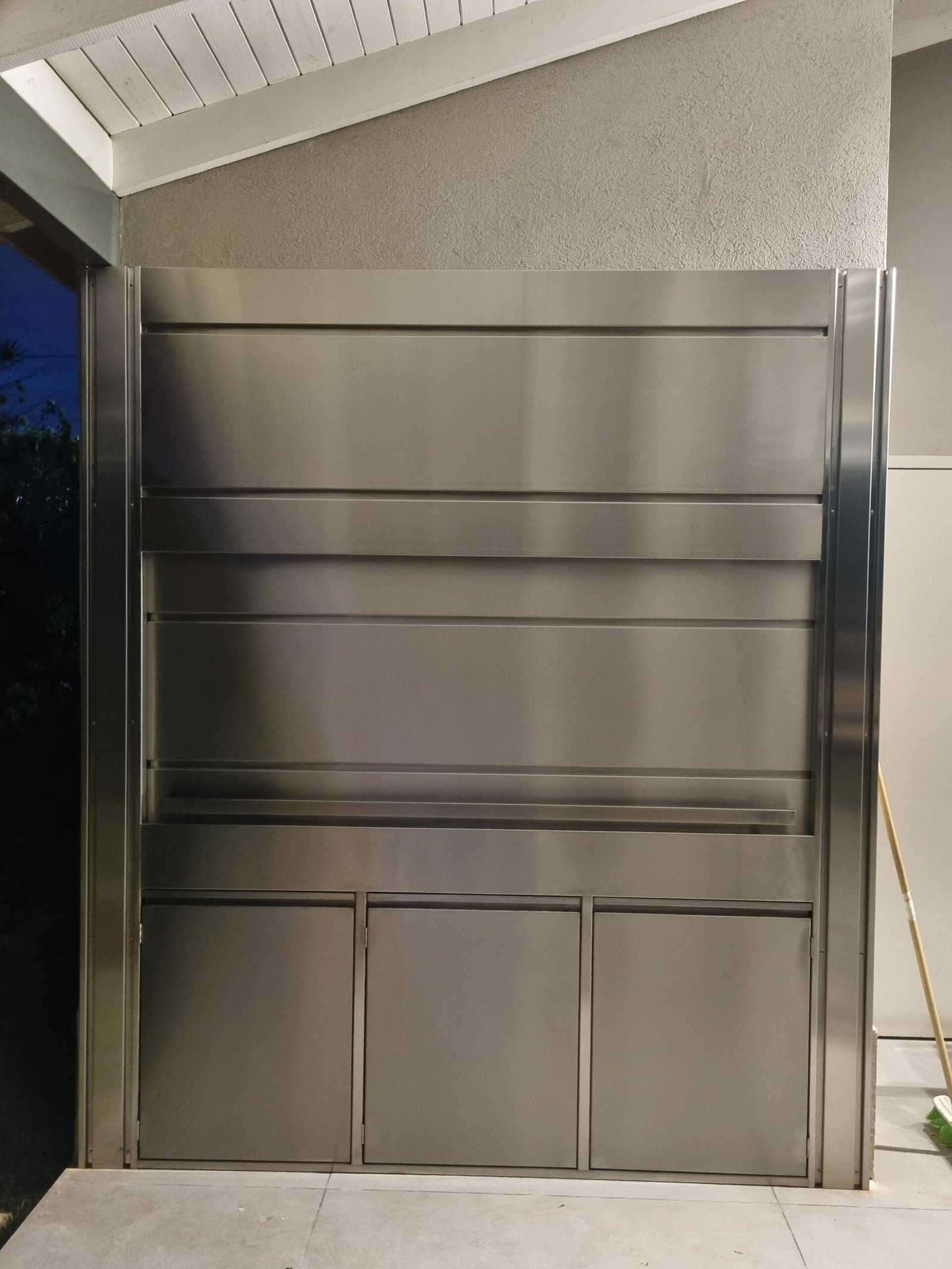 INOXSTEELS | Fabricación en Acero Inoxidable a Medida en Argentina 3 FRENTE DE PARRILLA EN ACERO INOXIDABLE - INOXSTEELS