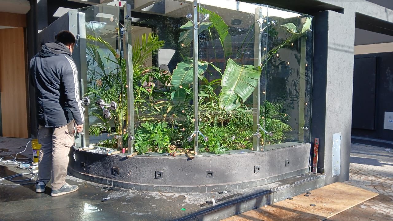 INOXSTEELS | Fabricación en Acero Inoxidable a Medida en Argentina 5 FRENTE EDIFICIO COLUMNAS EN ACERO INOXIDABLE - INOXSTEELS