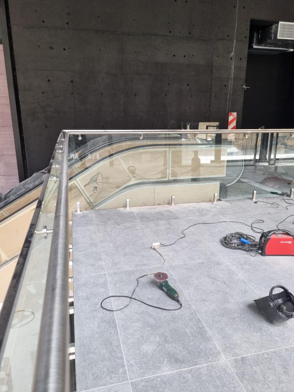 INOXSTEELS | Fabricación en Acero Inoxidable a Medida en Argentina 9 OBRA TEATRO ODEON BARANDAS Y PISO EN INOXIDABLE- INOXSTEELS