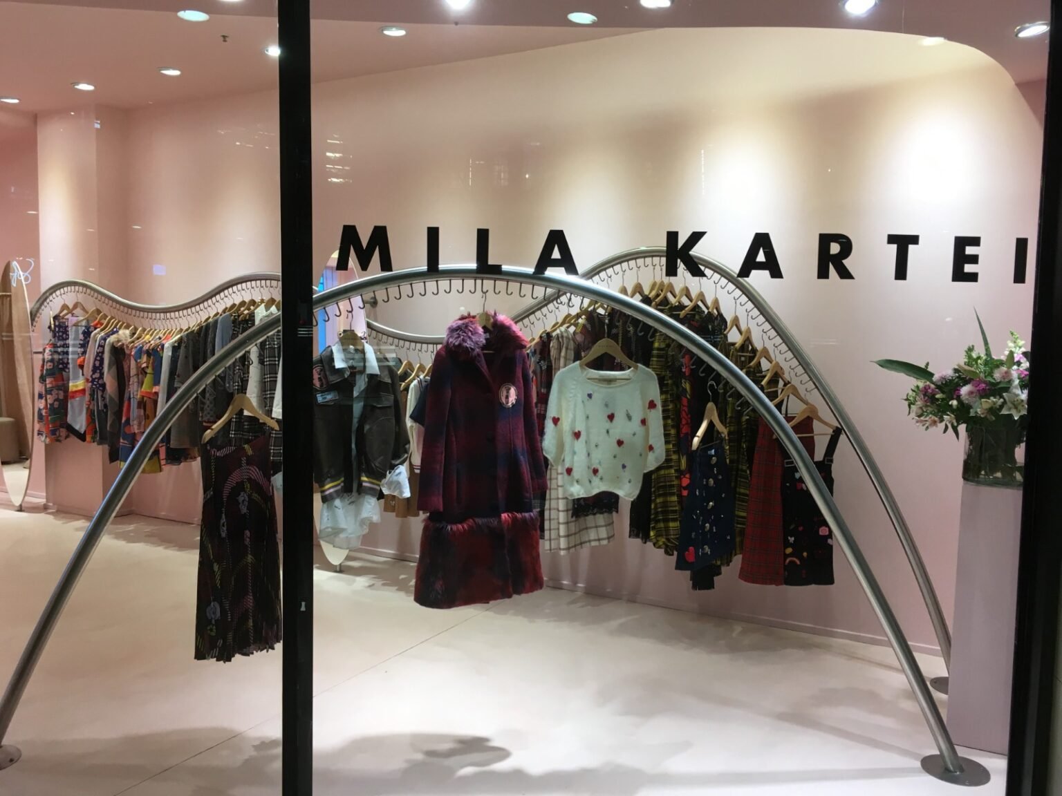 INOXSTEELS | Fabricación en Acero Inoxidable a Medida en Argentina 6 Percheros de diseño en acero inoxidable - INOXSTEELS